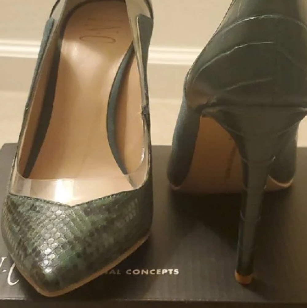 Inc snakeskin Pumps